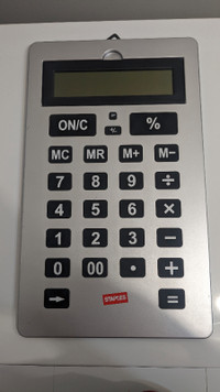 Calculatrice Géante Staples de 12" x 20"