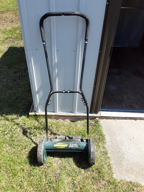 Yardworks 14 inch Reel Mower Lawnmowers & Leaf Blowers Barrie Kijiji