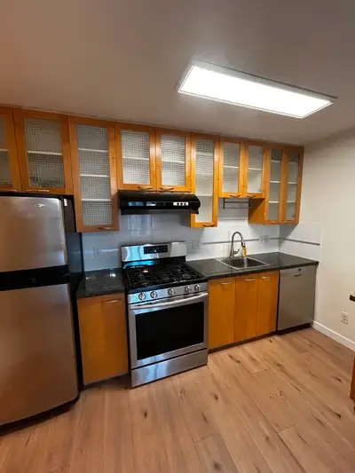 High-Floor Yaletown/Downtown Vancouver 1 Bedroom + Den + Solarium | Parking & Storage Included Rent:...