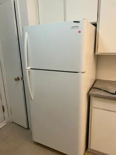 Réfrigérateur Frigidaire 30 pouce, cuisinière Whirlpool à vendre, View more