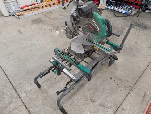 hitachi 12" sliding Miter saw with Stand in Power Tools in Markham / York Region - Image 3