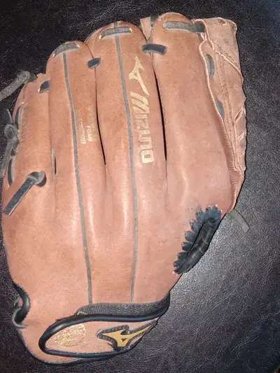 Youths mizuno Baseball Glove used but in very good condition . see the pictures lucknow area
