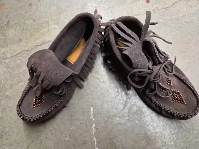 Manitobah mukluks, View more