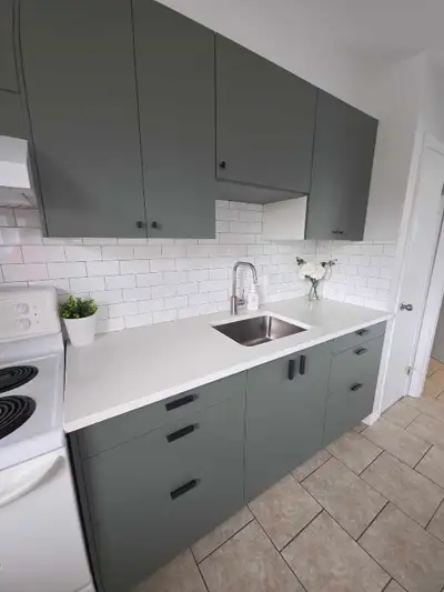 Newly Renovated. Move In Ready. ACT NOW! Beautiful fully renovated 2 bedroom apartment in a well-mai...