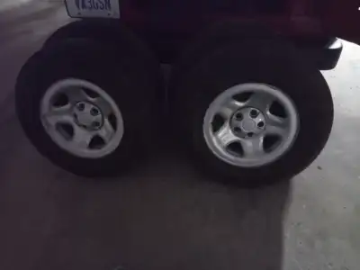 5 -R 225 75 15 off a Jeep TJ tires very good condition