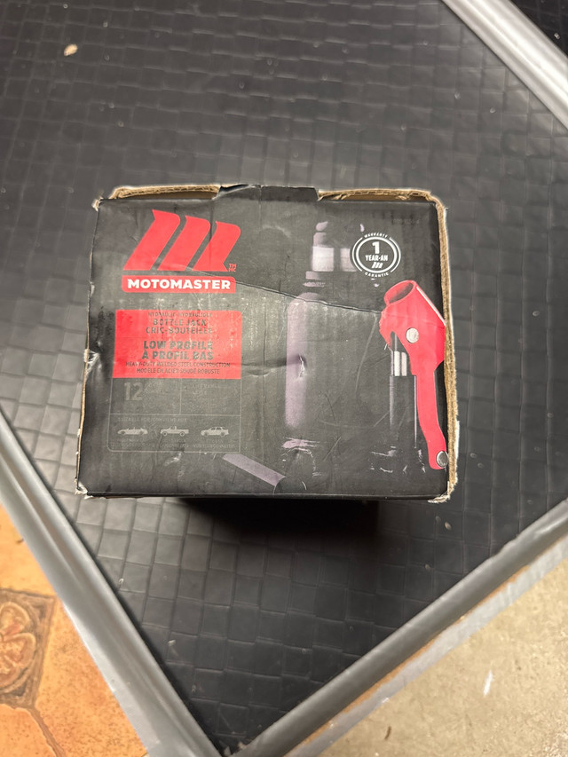 Motomaster Low Profile Grease Gun in Motorcycle Parts & Accessories in Ottawa