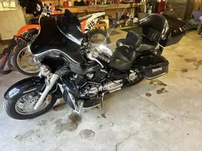06 Vstar 1100 Tons of extras. Low Kms. Recently tuned and dyno by Muskoka Cycle. Fully loaded and ha...