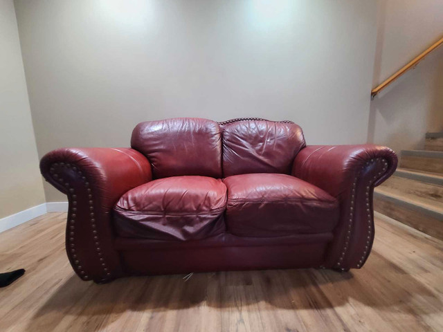 Comfy leather love seat in Couches & Futons in Red Deer - Image 2