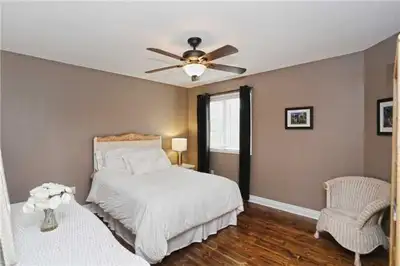 Second floor bedroom for rent