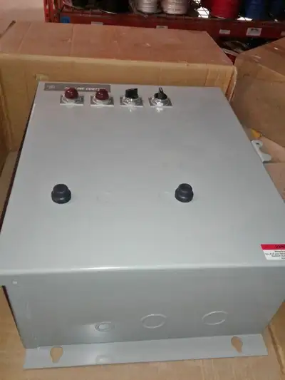 Magnetic starter reverser demarreur GE 3 pole 600V 20HP, View more