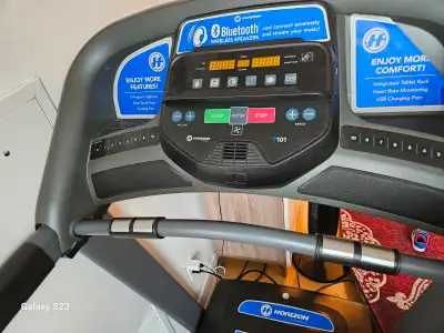 Horizon fitness treadmill -foldable, barely used. Bought for $1200, selling it for $250. Moving sale...