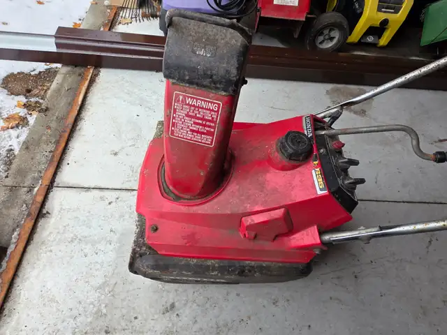 Honda HS35 Snow Blower AS IS in Snowblowers in Windsor Region - Image 7