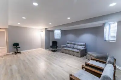 2 Bedroom, 1 Bathroom Basement Apartment Near UTM