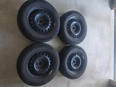 A set of 4(four) winter tires with steel rims attached. Bolt pattern: 5x114.3 Tire size: 225/65R17 T...