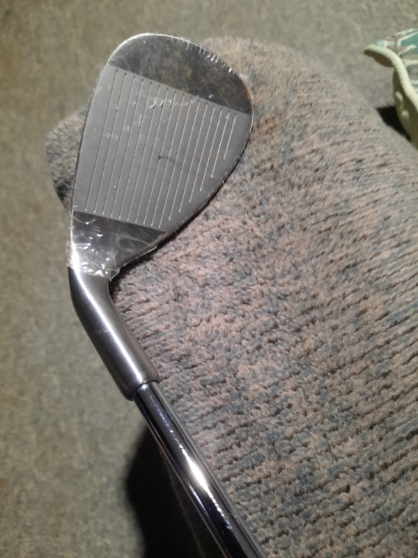 Momentos  power hitter- 60* right hand wedge in Golf in Ottawa - Image 2