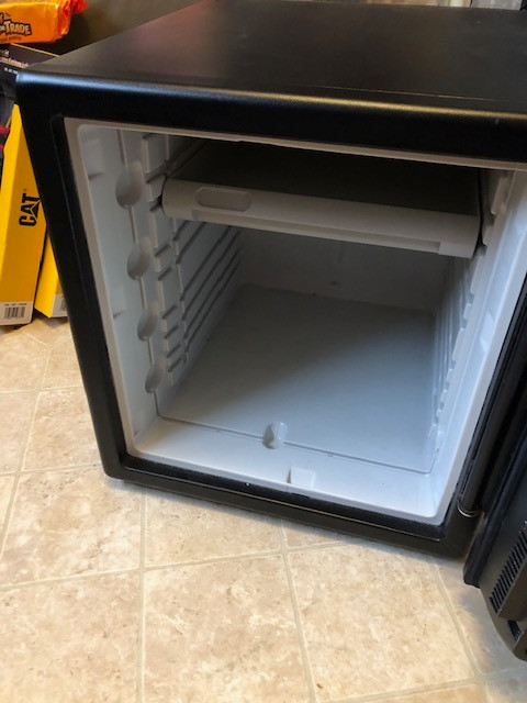 1.2 Cubic Foot Sentry Safe Like New in Storage & Organization in Prince Albert - Image 4