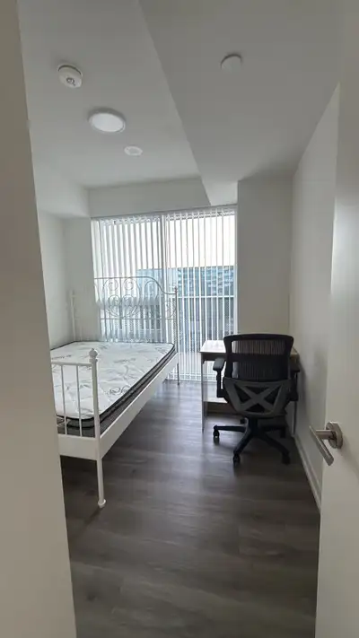 Private Room Available – Downtown Condo (3 Bed / 2 Bath) I’m looking for someone to take over my roo...