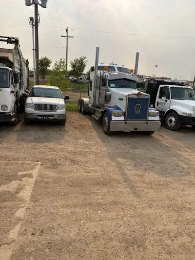 2008 w900 with a 600 Cummins, 18 speed trans. Cvip good till November 2025 this truck needs nothing...