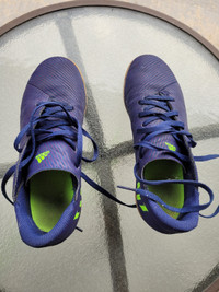 indoor soccer shoes size 6 boy