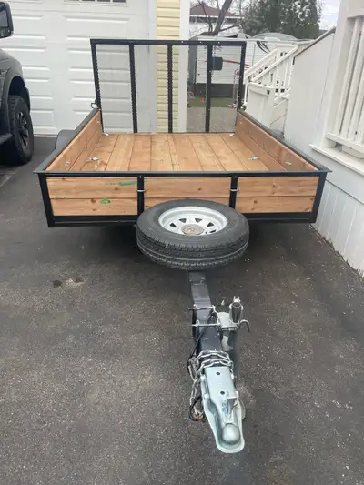 Utility trailer for rent $40/day $150/day Hitch available *proof of insurance/licence Agreement to s...