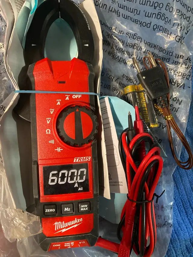 Milwaukee Multimeter in Power Tools in Hamilton - Image 2