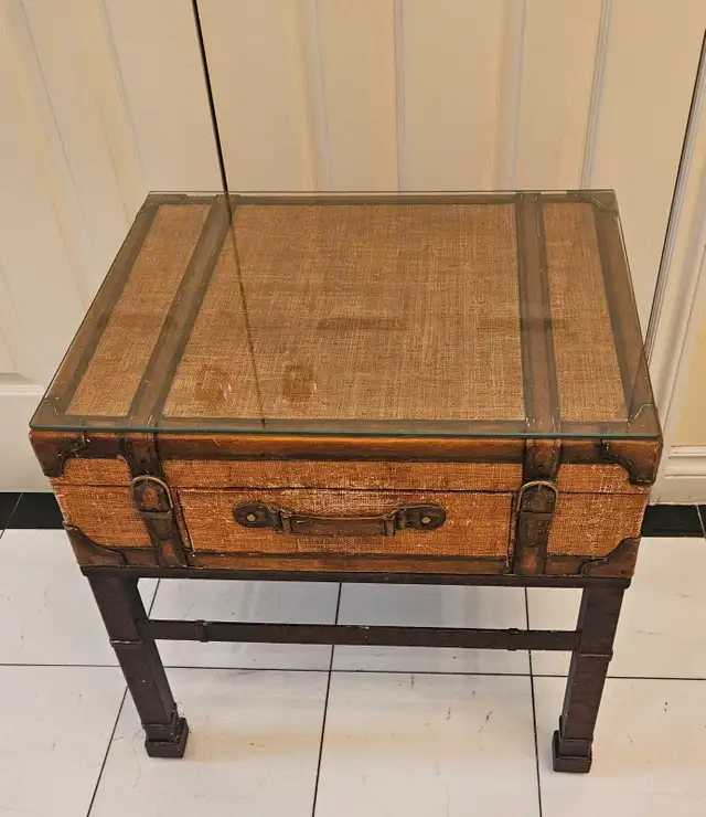 STILES BROTHERS STYLE SAFARI WICKER SIDE TABLE WITH DRAWER in Coffee Tables in City of Toronto - Image 9