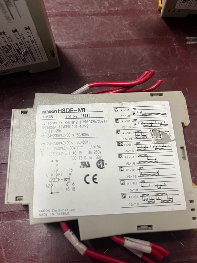 timer , minuteur  , Omron H3DE-M1  électrique dans Appareils électroniques  à Longueuil/Rive Sud - Image 3