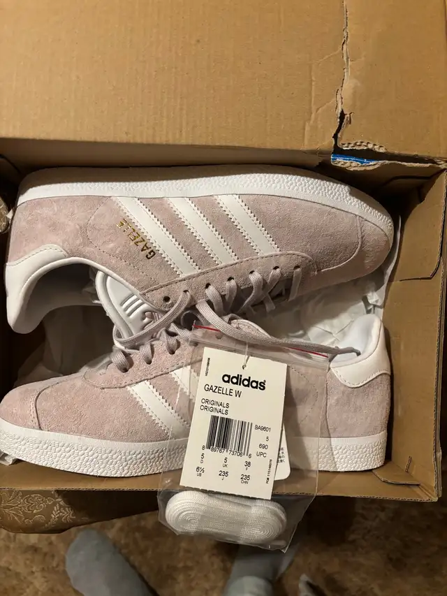 Adidas Gazelle in Men's Shoes in Ottawa - Image 2