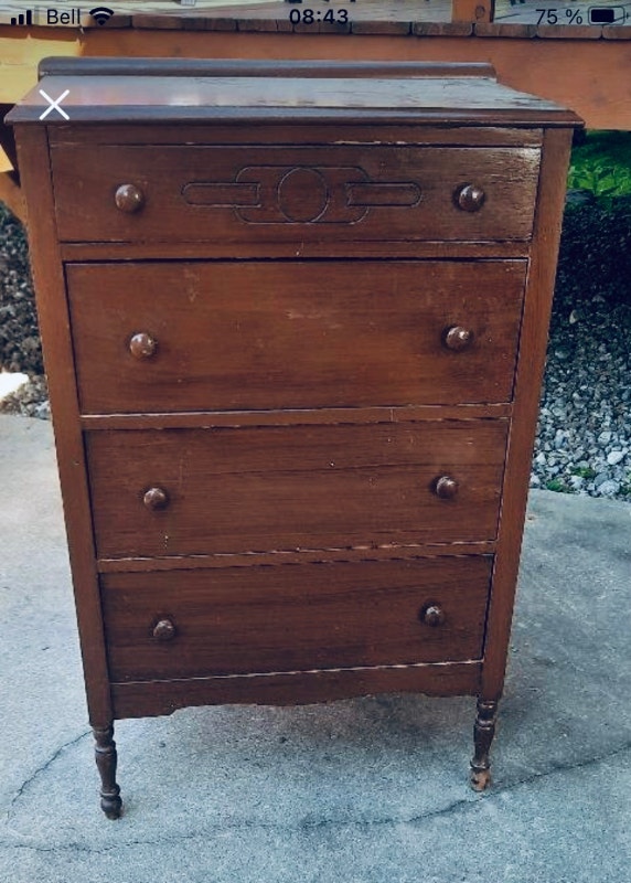 Commode en bois antique sur pattes Commodes et armoires Laurentides