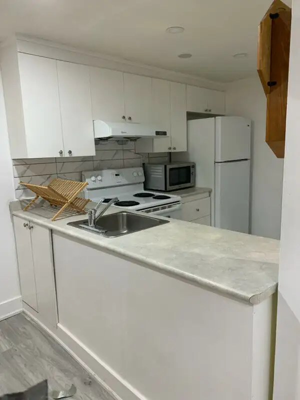 BASEMENT APARTMENT FOR RENT IN THE HEART OF MISSISSAUGA in Long Term Rentals in Mississauga / Peel Region - Image 7
