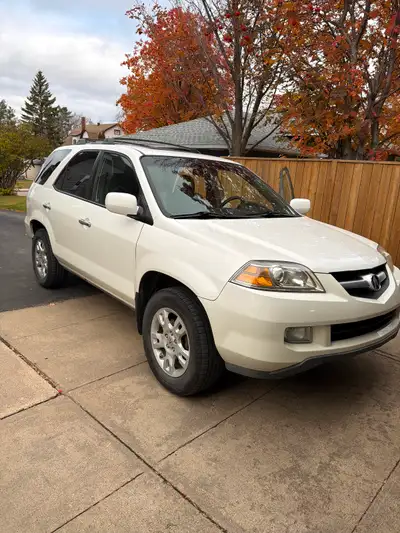 V6, loaded model, heated leather interior, 7 passenger option with the 3rd row seating. In great sha...