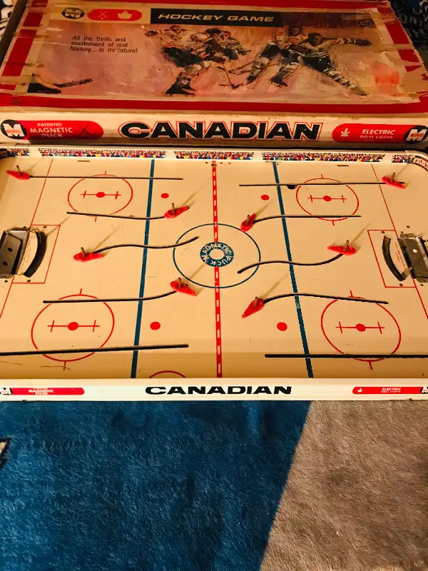 WAYNE GRETZKY TABLE HOCKEY ACCESSORIES & OTHER TABLE HOCKEY GAME in Arts & Collectibles in Winnipeg - Image 10