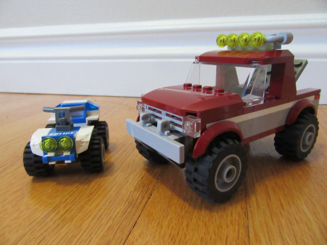 Lego City - Police Pursuit (4437) in Toys & Games in Calgary - Image 4