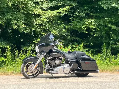 2013 Harley Davidson street glide 65000 km Lots of upgrades 12” Bars Reinhart pipes Air intake Hog t...