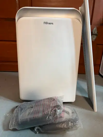 Premiere 12000 BTU Climatiseurs portatif DPA120CB5WP •Climatiseur portatif 3-en-1 de 12 000 BTU •Cap...