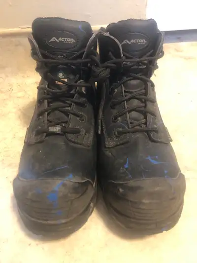 In very good condition. No tears. Pick up, cash only Logan/keewatin area