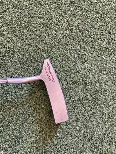 SC Hollywood in Vg condition for sale. Comes with original head cover and Super Stroke putter grip....