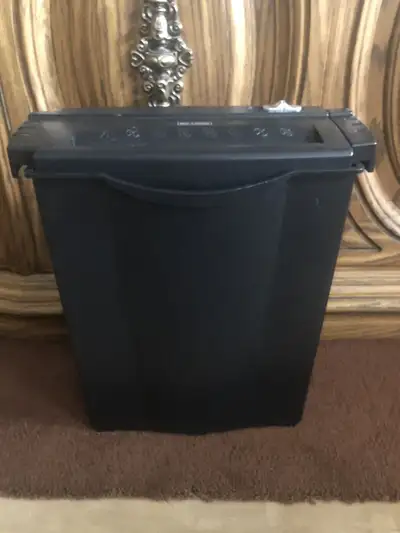 You can shred up to 6 papers at once, works great, located in penticton
