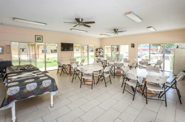 Hollywood, FLA 2 BDRM Condo for rent  $1750 per month in Florida in Canada - Image 11