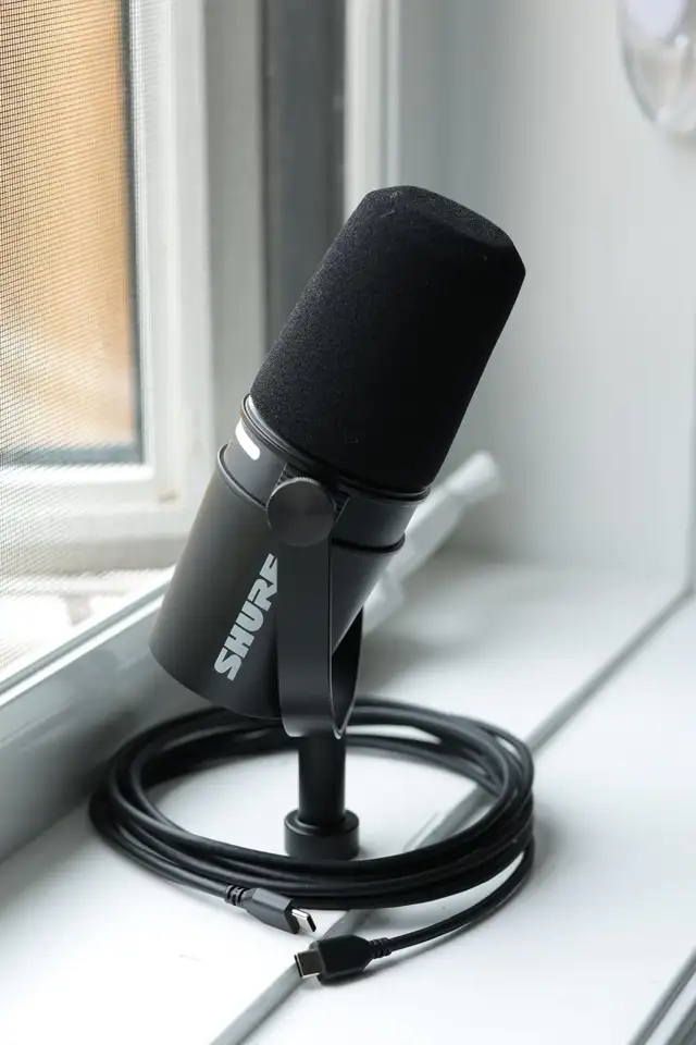 Shure mv7+ mic in Pro Audio & Recording Equipment in Markham / York Region - Image 2