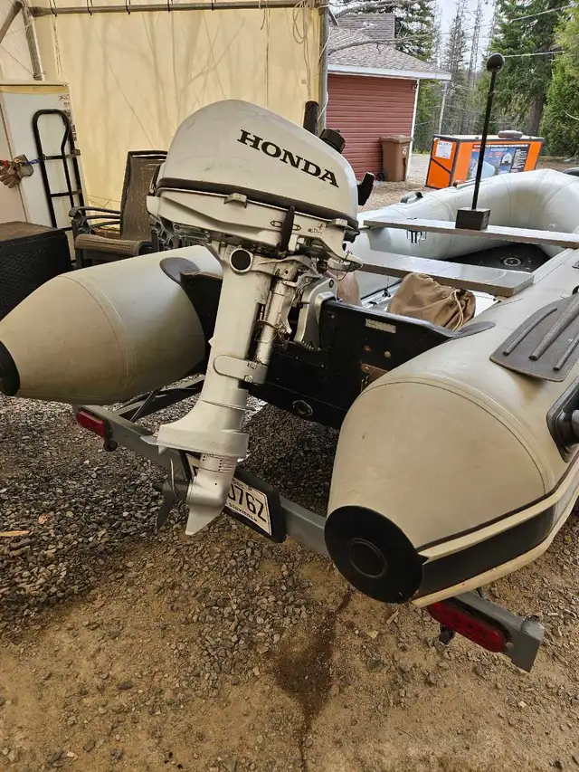 bateau zodiaque  et remorque in Powerboats & Motorboats in Laurentides - Image 7