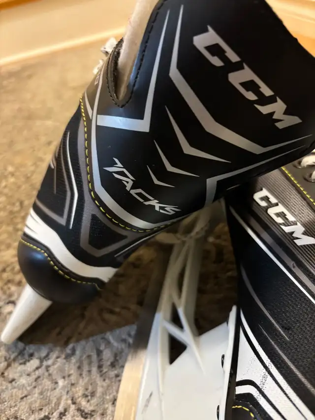 youth hockey ice skates in Skates & Blades in City of Toronto - Image 4