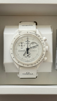 New Omega Swatch Mission to the Moonphase Snoopy White