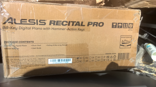 Alesis Recital Pro Bundel - Electric Keyboard, 88 Weighted Keys in Pianos & Keyboards in Bedford - Image 3