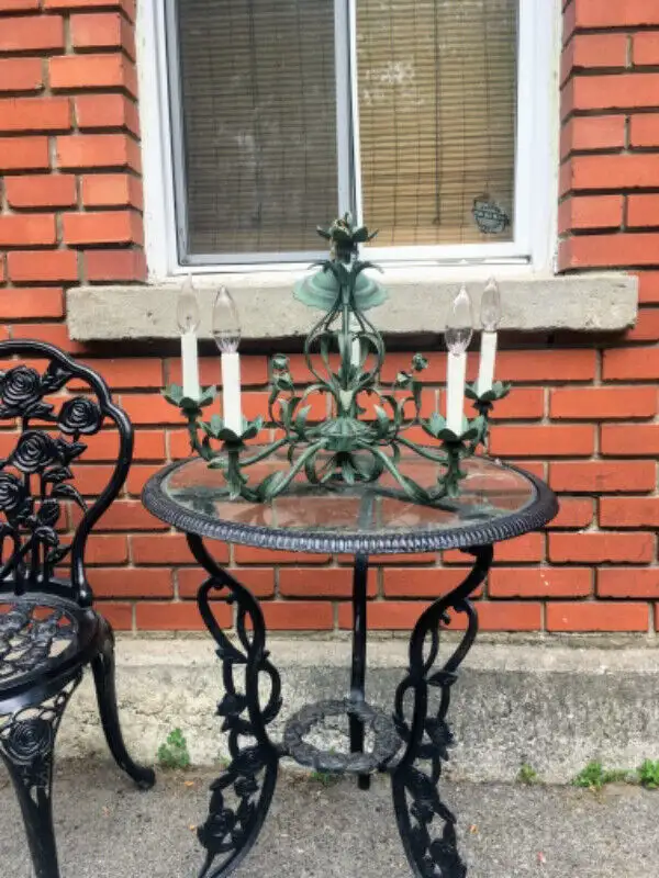 3 Italian Vintage floral tole chandeliers and sconces in Indoor Lighting & Fans in City of Montréal - Image 7