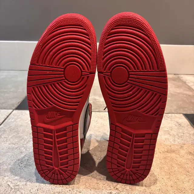 Nike Air Jordan Retro 1 OG Mens Size 13 Brand New In Box in Men's Shoes in City of Montréal - Image 6