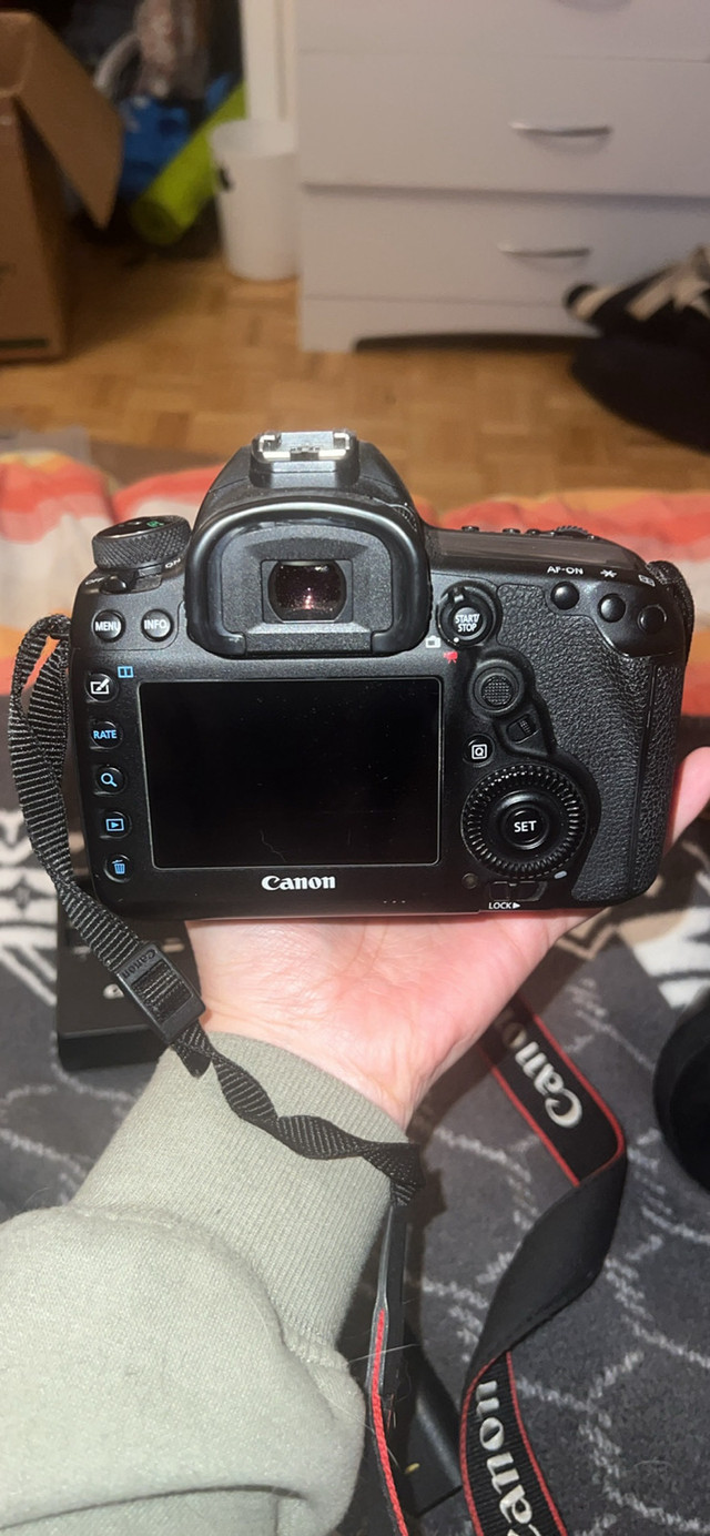 Canon 5D mark IV + 50mm + 24-105mm F4 L IS USM dans Appareils photo et caméras  à Longueuil/Rive Sud - Image 3