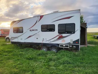 2014 Dutchmen Rubicon 2100 Toy Hauler – Ready for Adventure Well-kept and reliable, this 2014 Rubico...