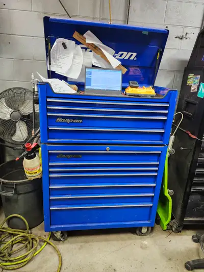 Selling my snap on tool box , used it for a long time during my trade , no longer need it anymore. G...