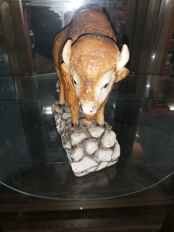 Chalkware -  Stunning large Buffalo statue in Arts & Collectibles in Red Deer - Image 3